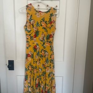 New with tags Yellow sleeveless dress with floral print pattern